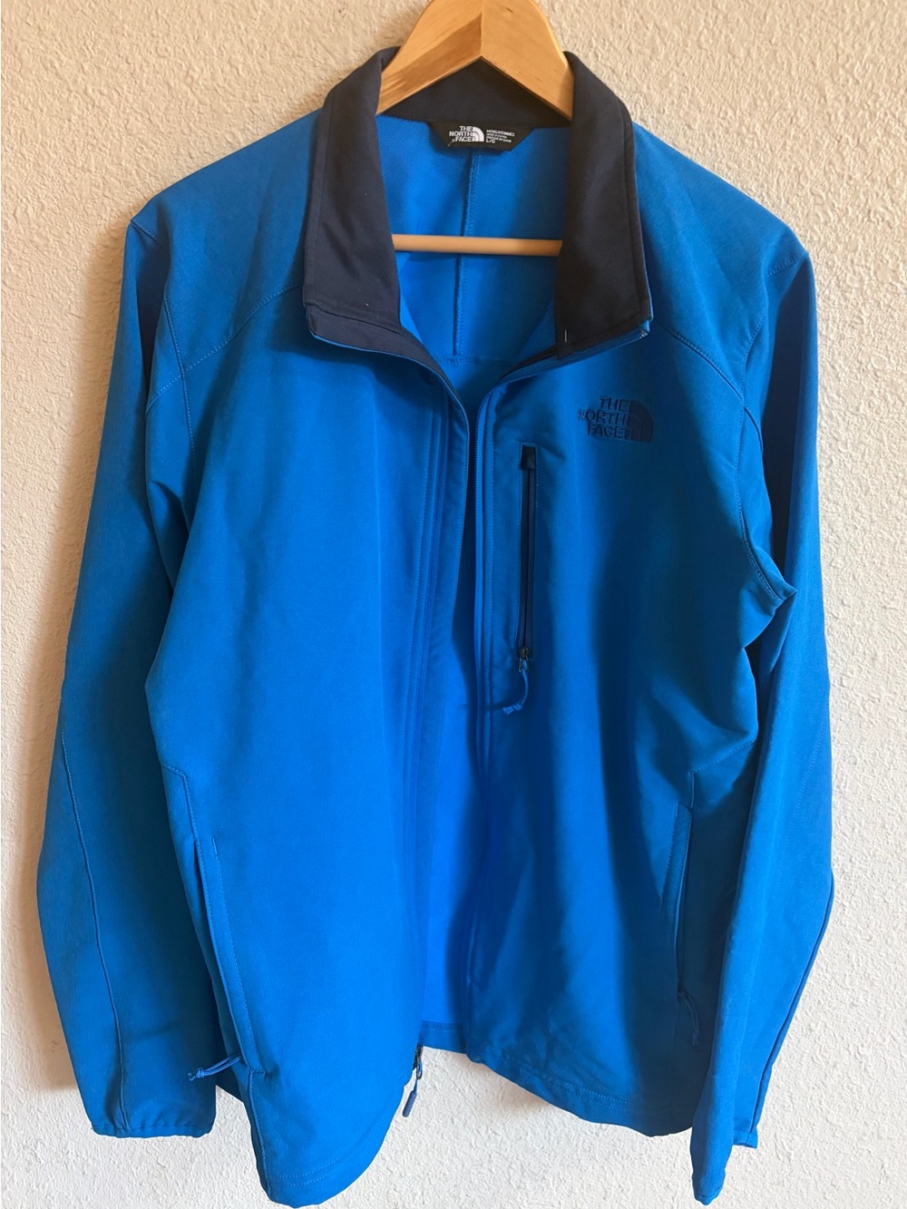 The North Face Men’s Blue Softshell Jacket Apex Pneumatic blue size L full zip